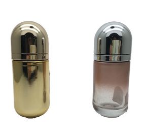 上限の旧式なガラス香水瓶、磁気帽子が付いている詰め替え式の香水スプレーのびん